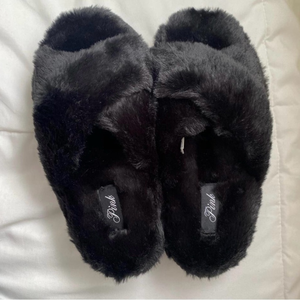 PINK Victoria's Secret Women's Black Fuzzy Slippers